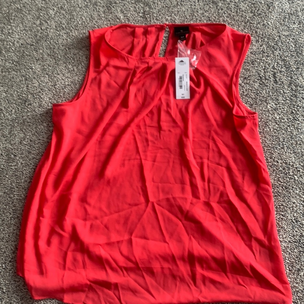XLT Teaberry colored no sleeve top